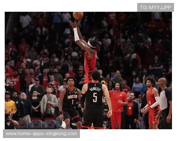 格兰特弧顶三分命中，开拓者主场一片欢呼